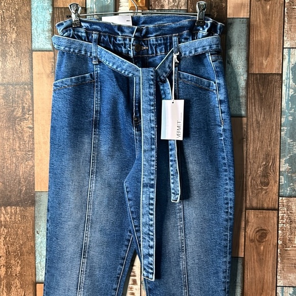 Verevet 27 blue wash paper-bag top jeans with belt - Picture 2 of 16